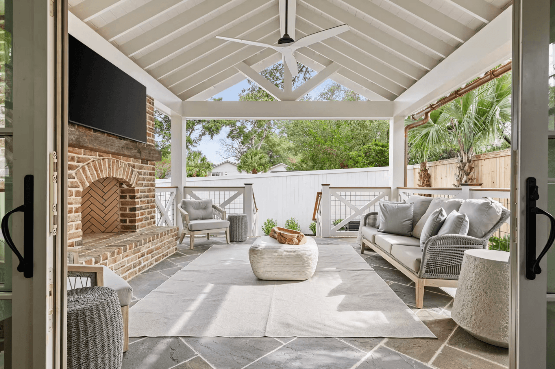 21 Best Charleston Airbnbs, From Colorful Cottages to Historic Homes