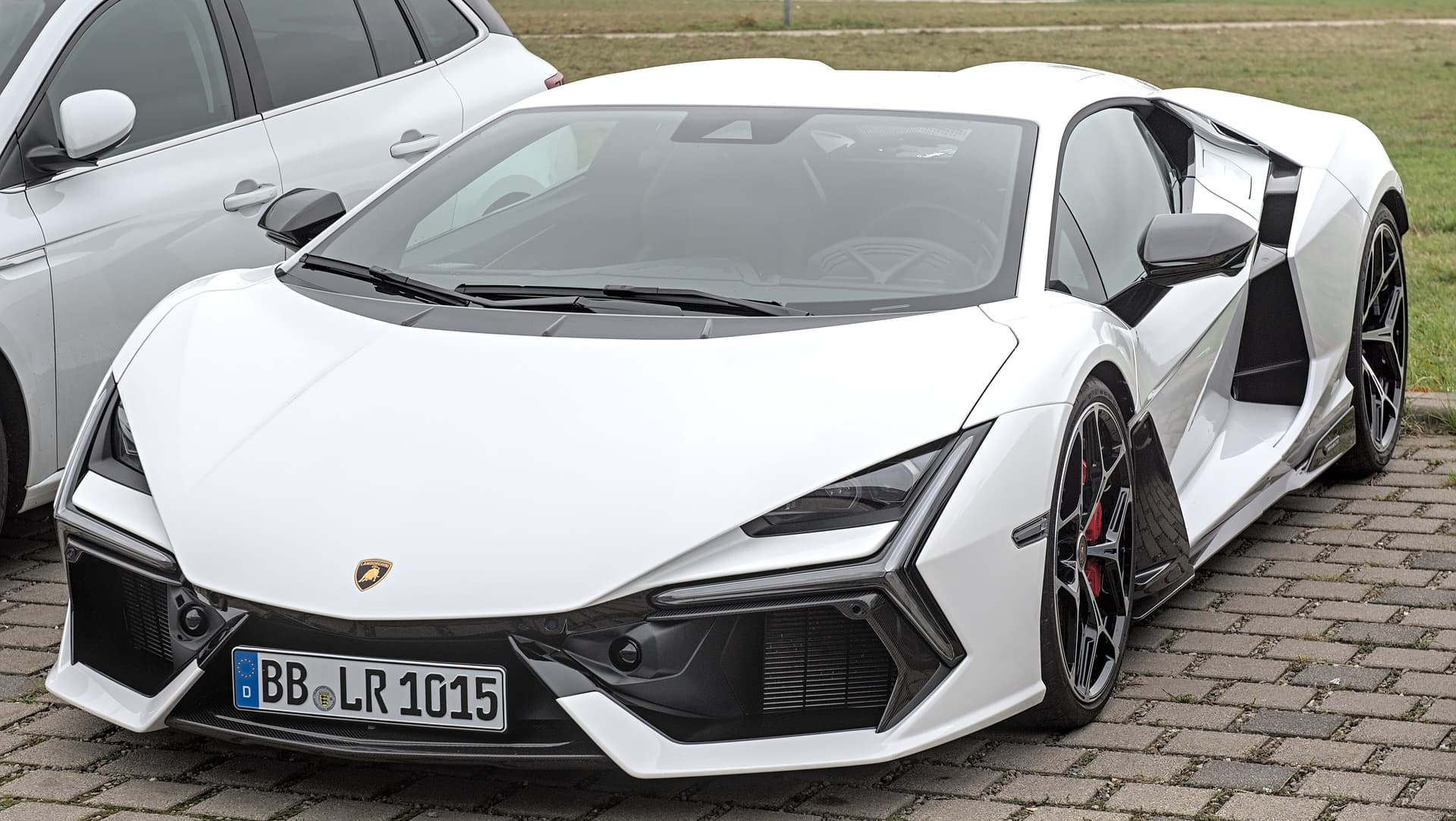 Lamborghini Revuelto: 1,001hp, Four-Wheel Steering, and a V12 That Sings